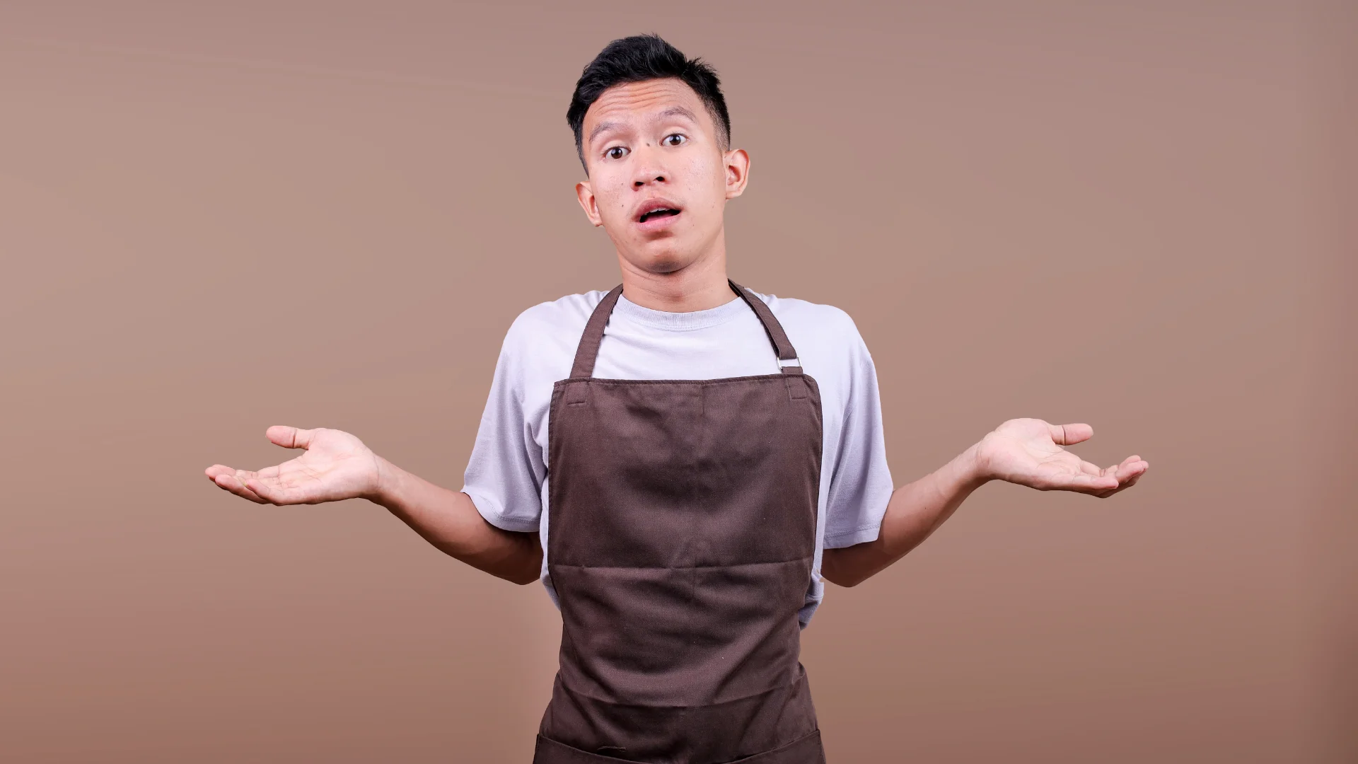 Stylish but empty store symbolising a well-designed website that doesn’t generate sales.